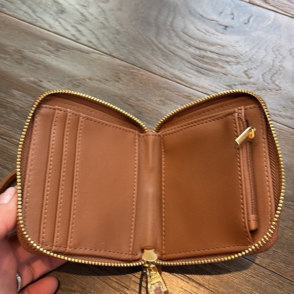 Steve Madden Be Happy Nutshell Bi-Fold Zipper Wallet on a strap - Gold Logo - Picture 6 of 14